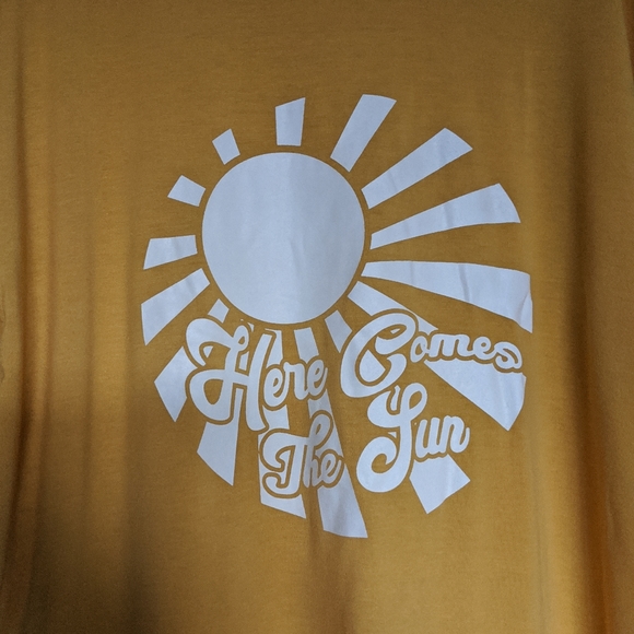 Yellow oversized boyfriend graphic tee - Picture 5 of 10